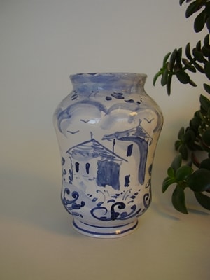 Artistic italian pottery of Albisola -  Bonbonniere in majolica style "Old Savona"	